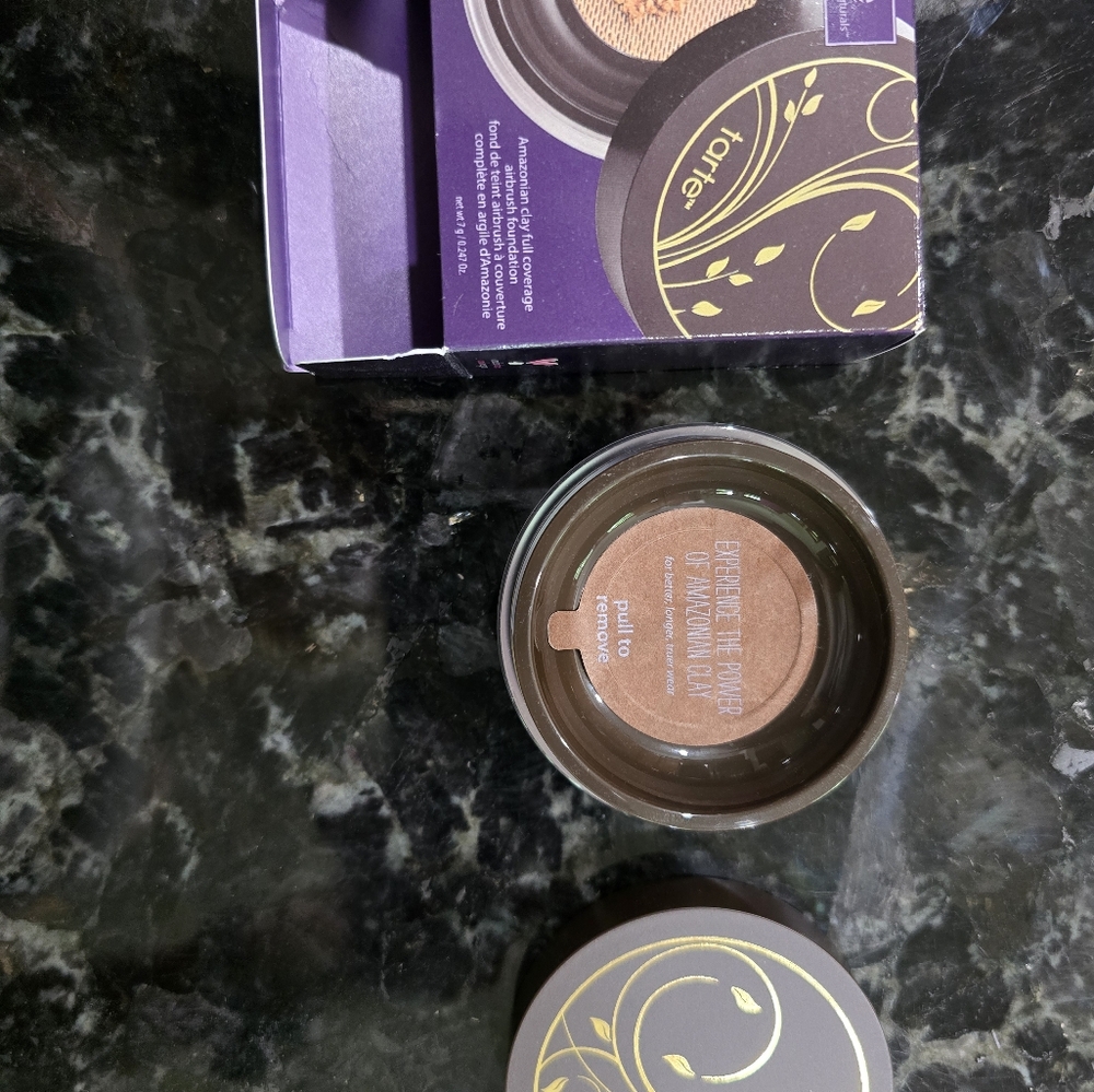 tarte high-performance clay foundation NWOT